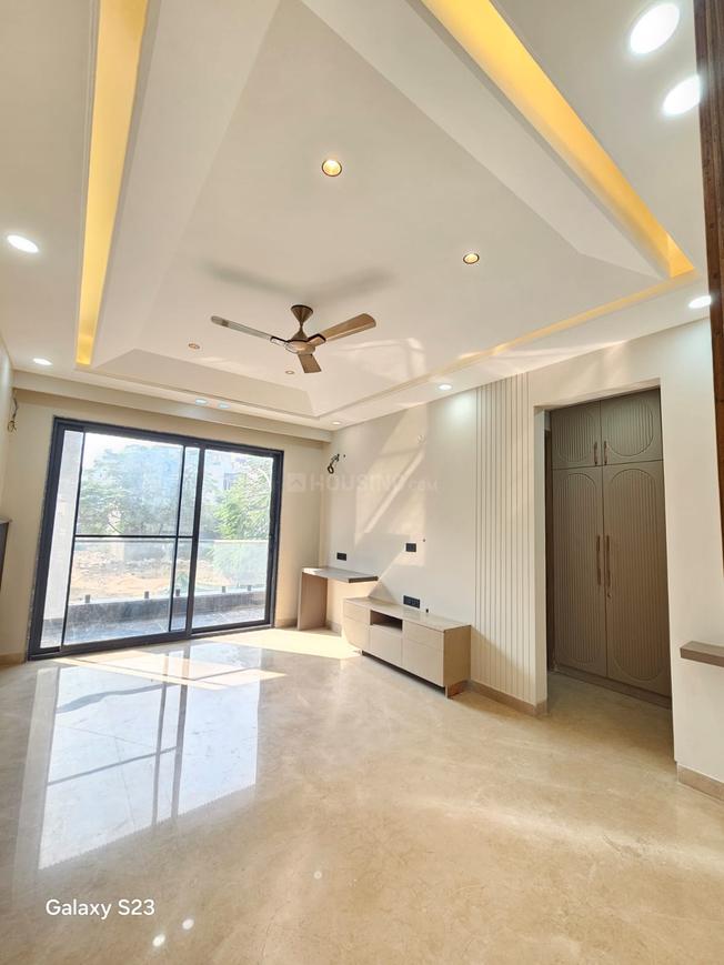 Paramount Luxury Floor 40 - Image 4