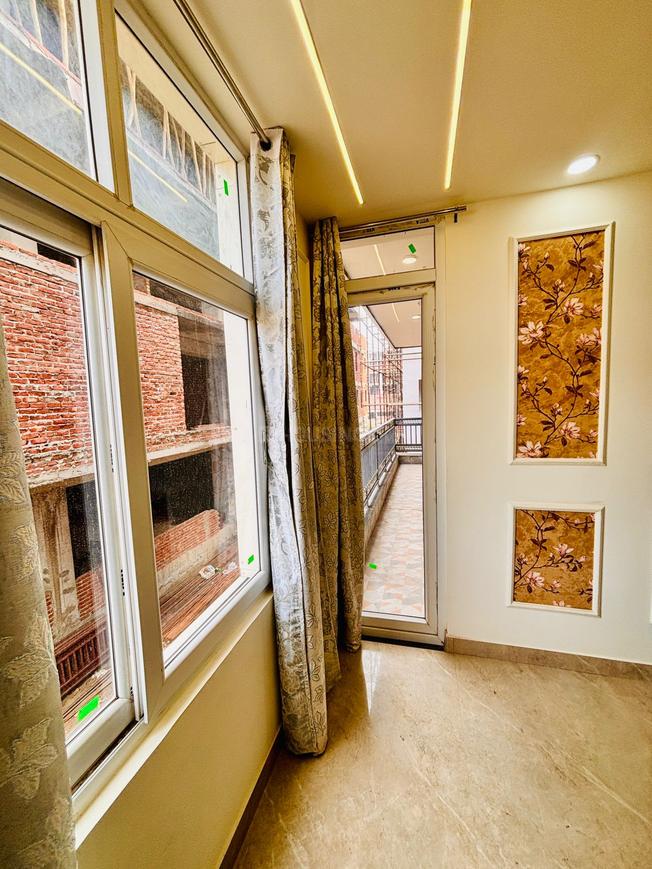 Vihaan Valencia - Image 28