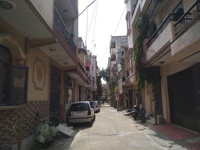 Gallery Cover Image of 1000 Sq.ft 4 BHK Apartment for rent in RWA C Block Mohan Garden, Dwarka Mor for 14000