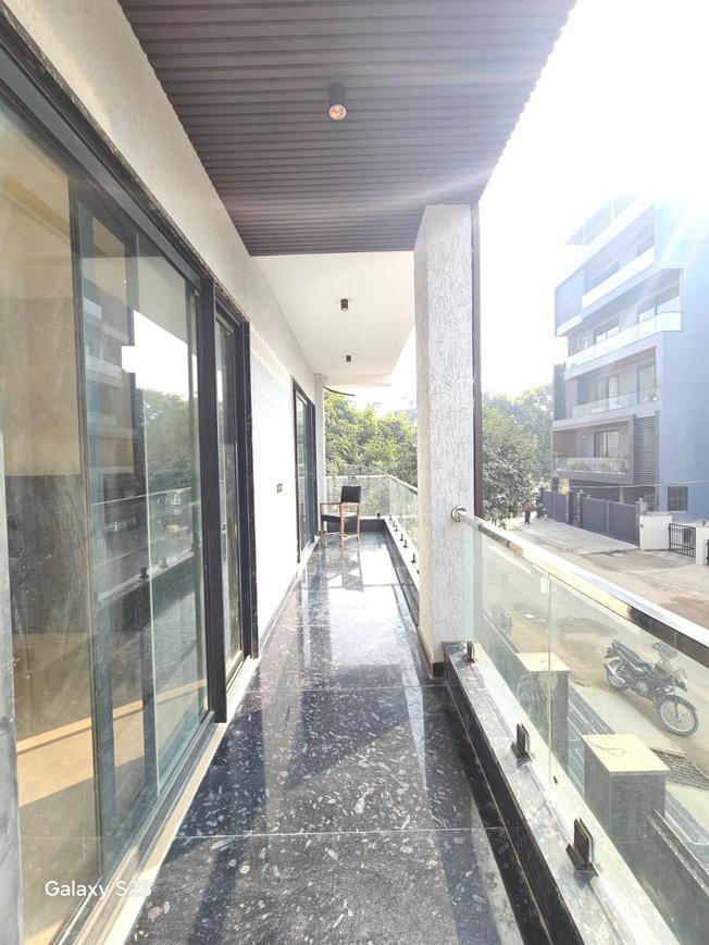 Paramount Luxury Floor 40 - Image 12