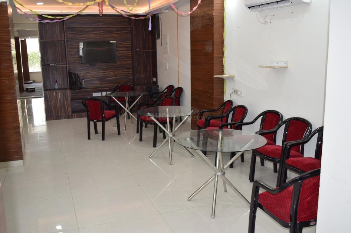 Maxblis White House III - Image 13