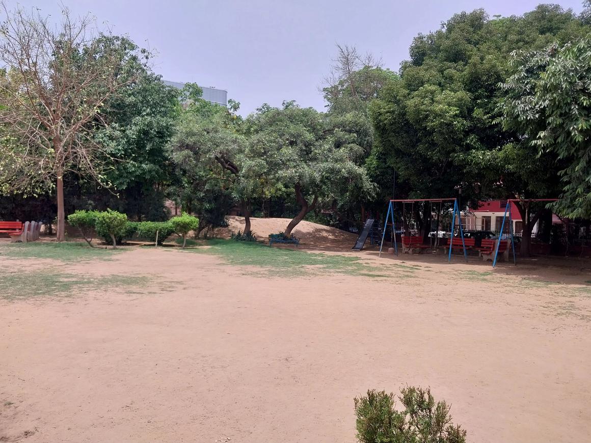 DLF Pink Town House - Image 22