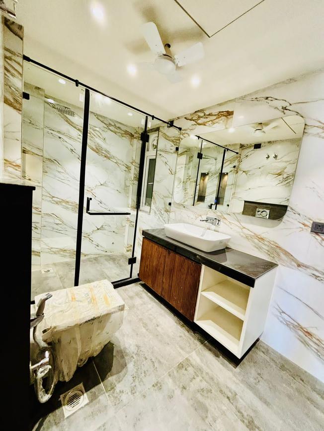 Investor Avenue Luxury Floor 3 - Image 6