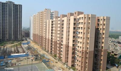 Gallery Cover Image of 929 Sq.ft 2 BHK Apartment for rent in Ridge Residency, Sector 135 for 12500