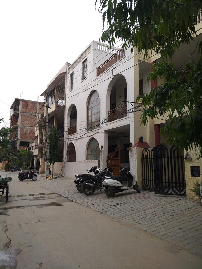 HUDA Sarswati Vihar - Image 2
