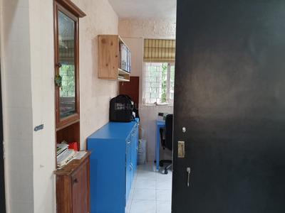 Gallery Cover Image of 700 Sq.ft 2 BHK Apartment for buy in Bandra West for 16000000