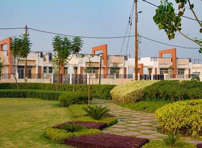 Gallery Cover Image of 2034 Sq.ft 3 BHK Independent Floor for buy in Banthra Sikander Pur for 5887000