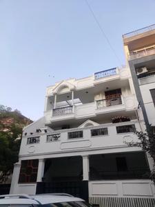 Gallery Cover Image of 2500 Sq.ft 8 BHK Independent House for rent in Mansarover Garden for 150000
