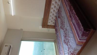 Gallery Cover Image of 750 Sq.ft 1 BHK Apartment for buy in Malad West for 10000000