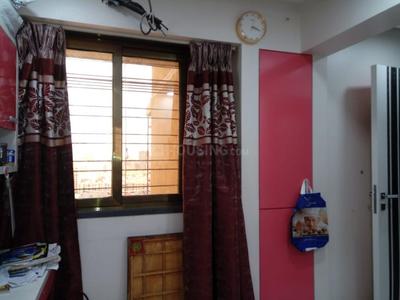Gallery Cover Image of 900 Sq.ft 3 BHK Apartment for buy in Kandivali West for 30000000