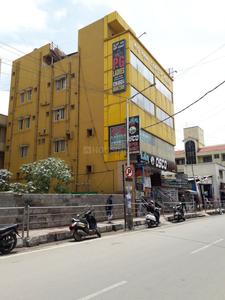 बीटीएम लेआउट में ब्राइट लक्ज़री में बिल्डिंग की तस्वीर