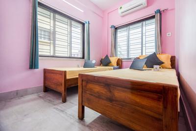 Bedroom Image of Oyo Life Kol1293 in Mukundapur