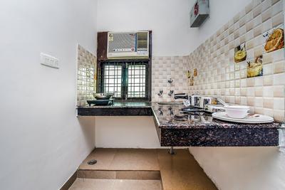 Kitchen Image of Oyo Life Grg1036 in Sushant Lok I