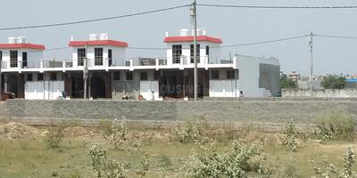Gallery Cover Image of 650 Sq.ft 1 BHK Independent House for buy in Noida Extension for 2150000
