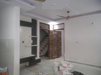 Gallery Cover Image of 900 Sq.ft 3 BHK Apartment for buy in Dwarka Mor for 4400000