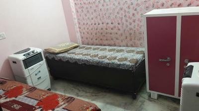 Bedroom Image of Narula's PG For Boys in Laxmi Nagar