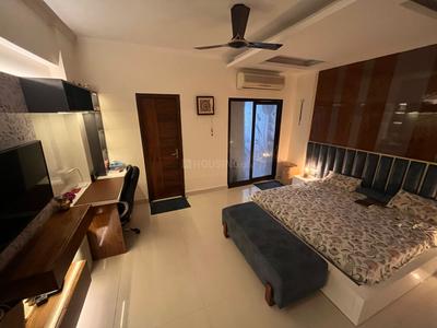 BHK 2100 Sqft Flat for sale at Kaushambi, Property ID 15214237