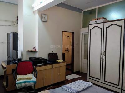 Gallery Cover Image of 2200 Sq.ft 4 BHK Apartment for buy in Cumballa Hill for 130000000