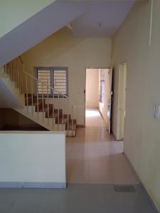 Gallery Cover Image of 2500 Sq.ft 4 BHK Villa for rent in Sterling Balajee Green Meadows, Arera Hills for 25000