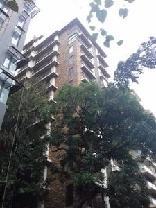 Gallery Cover Image of 1700 Sq.ft 3 BHK Apartment for buy in Juhu for 51000000