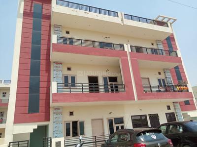 Gallery Cover Image of 1100 Sq.ft 3 BHK Independent Floor for rent in Sector 73 for 9000