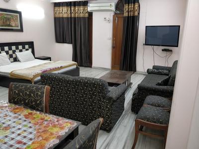 Gallery Cover Image of 2000 Sq.ft 3 BHK Independent House for rent in Lajpat Nagar for 50000
