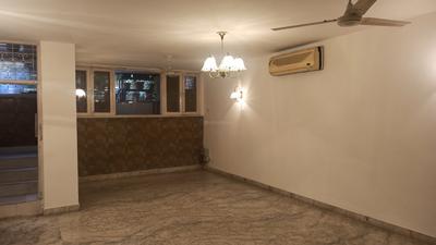 Gallery Cover Image of 1500 Sq.ft 1 BHK Independent Floor for buy in Green Park for 10000000