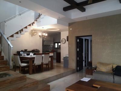 5+ BHK Independent House