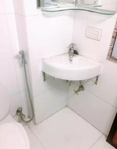Common Bathroom Image of Yuvi's PG in Colaba