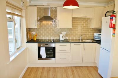 Gallery Cover Image of 760 Sq.ft 2 BHK Apartment for buy in Malad West for 14700000