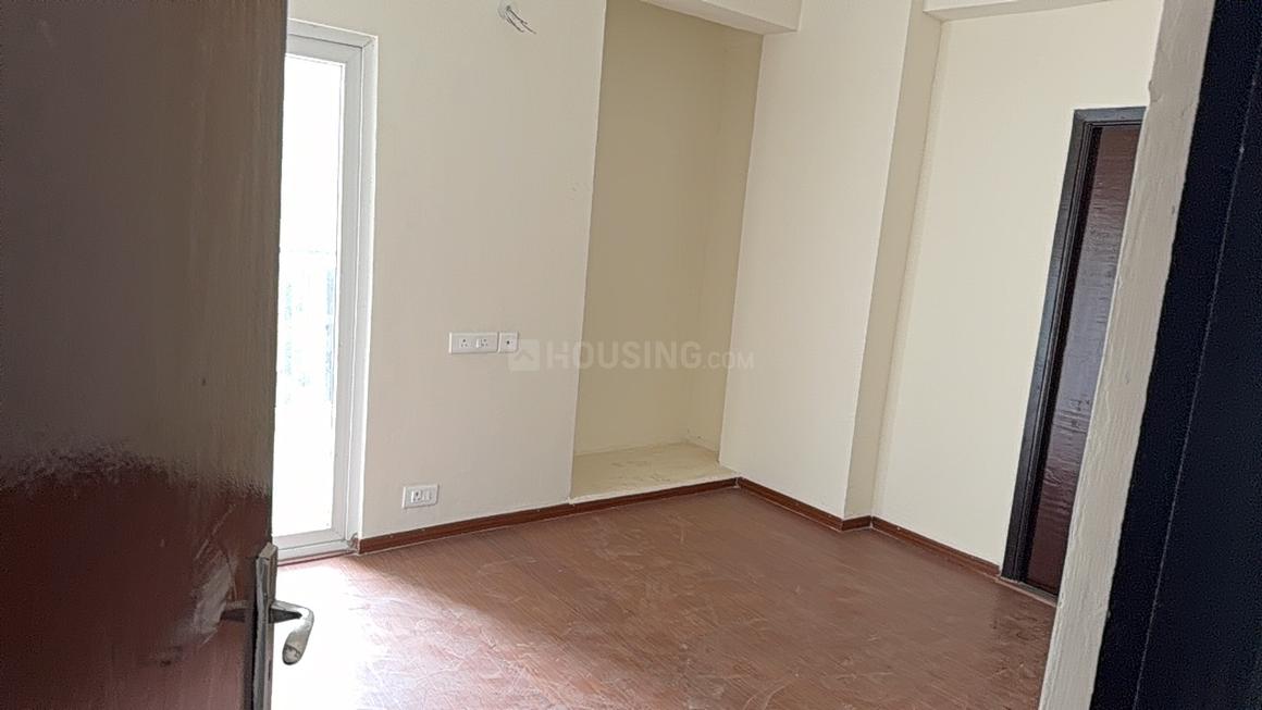 Amrapali Centurian Park - Image 6