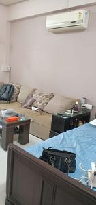 Gallery Cover Image of 400 Sq.ft 1 RK Apartment for rent in Prabhadevi for 35000