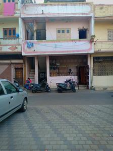 Gallery Cover Image of 1500 Sq.ft 3 BHK Independent House for buy in Adajan for 9500000