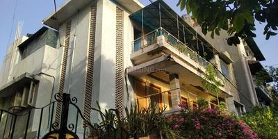 5+ BHK Independent House
