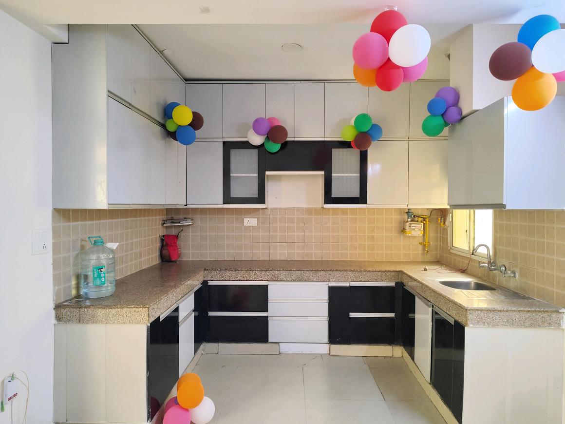 Supertech Czar Suites - Image 18