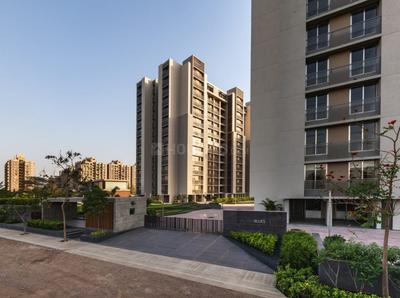 Gallery Cover Image of 2750 Sq.ft 4 BHK Apartment for buy in Makarba for 15100000