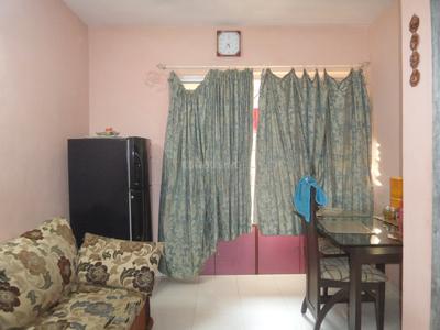 Gallery Cover Image of 425 Sq.ft 1 BHK Apartment for buy in Malad West for 7500000