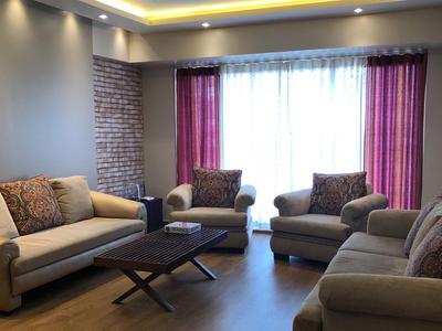 Gallery Cover Image of 2400 Sq.ft 3 BHK Apartment for buy in Andheri West for 62500000