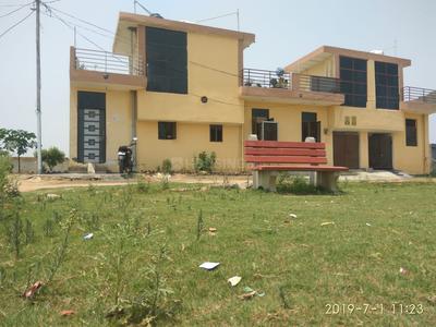 Gallery Cover Image of 550 Sq.ft 1 BHK Independent House for buy in Noida Extension for 1150000