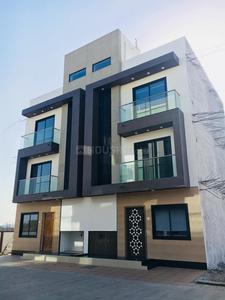 Gallery Cover Image of 1800 Sq.ft 4 BHK Independent House for buy in Udhna Zone for 4800000