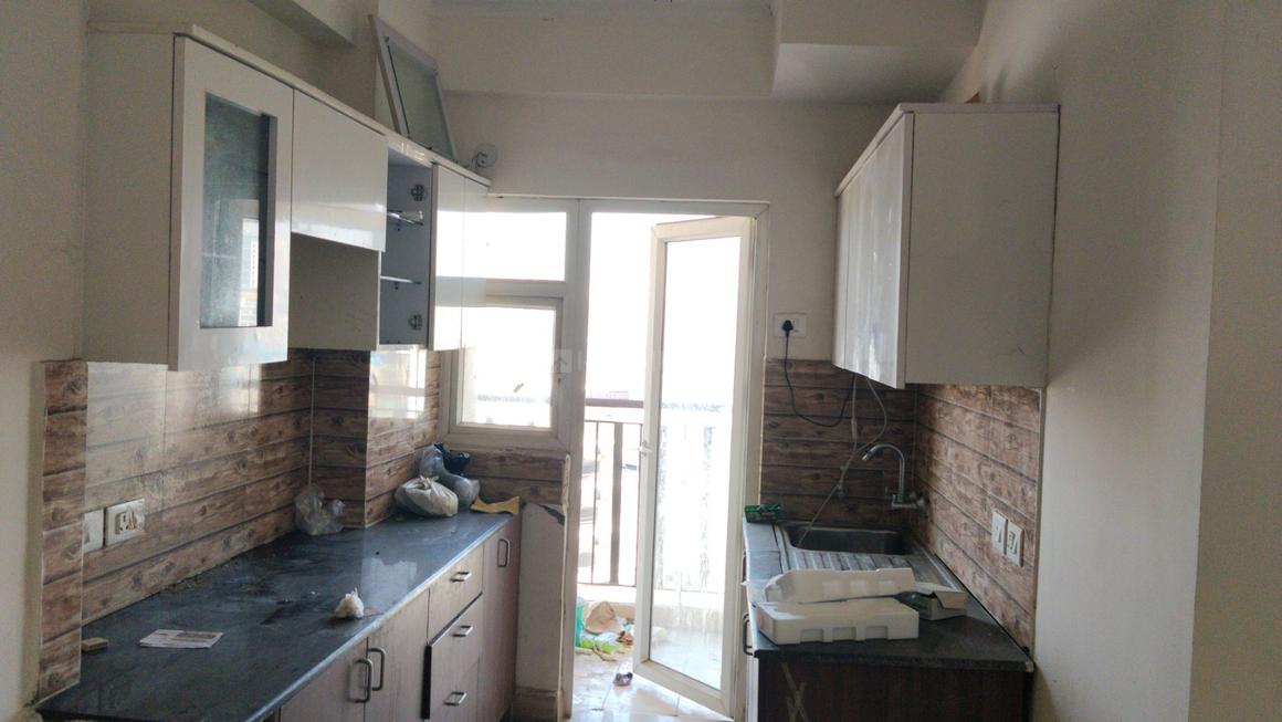 Amrapali Centurian Park - Image 13