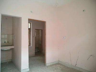 Gallery Cover Image of 540 Sq.ft 1 BHK Independent Floor for buy in Sector 70 for 600000
