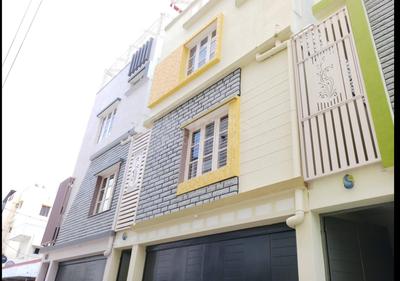 Gallery Cover Image of 2500 Sq.ft 3 BHK Independent House for buy in Hosakerehalli for 14000000