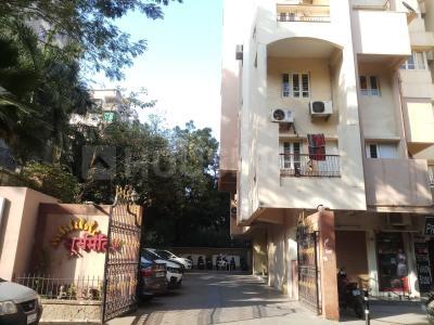 Gallery Cover Image of 990 Sq.ft 2 BHK Apartment for buy in Bodakdev for 6200000