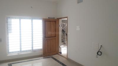 Gallery Cover Image of 1200 Sq.ft 3 BHK Apartment for buy in Pallikaranai for 6600000