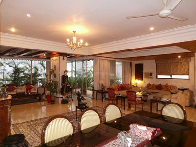Gallery Cover Image of 7000 Sq.ft 3 BHK Apartment for buy in Khar West for 200000000