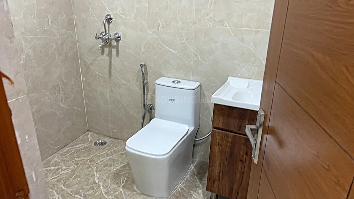 Town White Orchid - Image 5