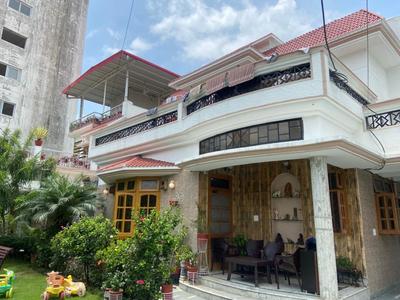 Gallery Cover Image of 8500 Sq.ft 10 BHK Villa for buy in Dalanwala for 55000000