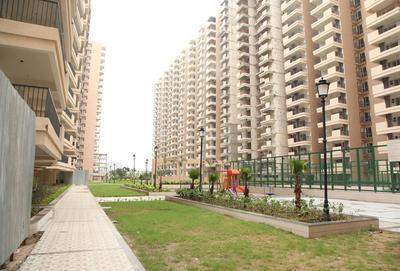 Gallery Cover Image of 1300 Sq.ft 3 BHK Apartment for buy in Omicron I Greater Noida for 4200000