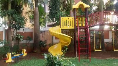 Gallery Cover Image of 950 Sq.ft 2 BHK Apartment for buy in Malad West for 13000000